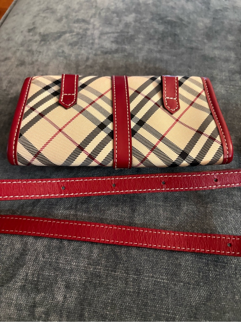 Authentic Burberry - Picture 4 of 6